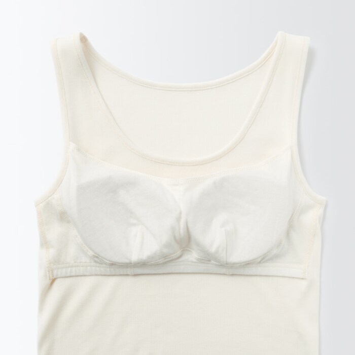 コットン素材ですがやさしいフィット感もあるのがうれしいポイント！