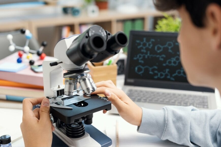 中古で購入した顕微鏡に強烈な違和感　中から出てきた「桁違いの値札」に思わず目を疑う