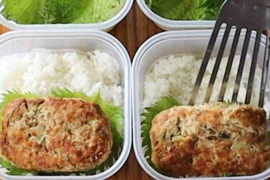 ご飯の上に「大きな豆腐ハンバーグ」をドンとのせた【タッパー弁当】が最高　彩り豊かな仕上がりに「見た目もきれい」