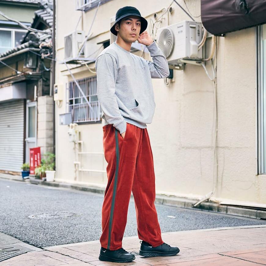 出所：ワークマン公式オンラインストア ベロアトラックストレートパンツ
