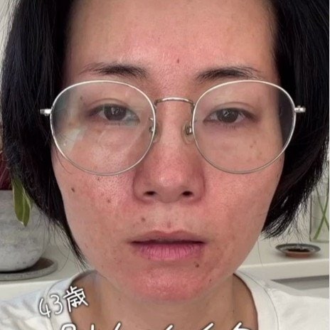 43歳の別人メイク～同窓会編～！無印良品の「リップエッセンス」などを使ったメイクが約7万7000回再生「こんなに変わるのホントすごい…」の声