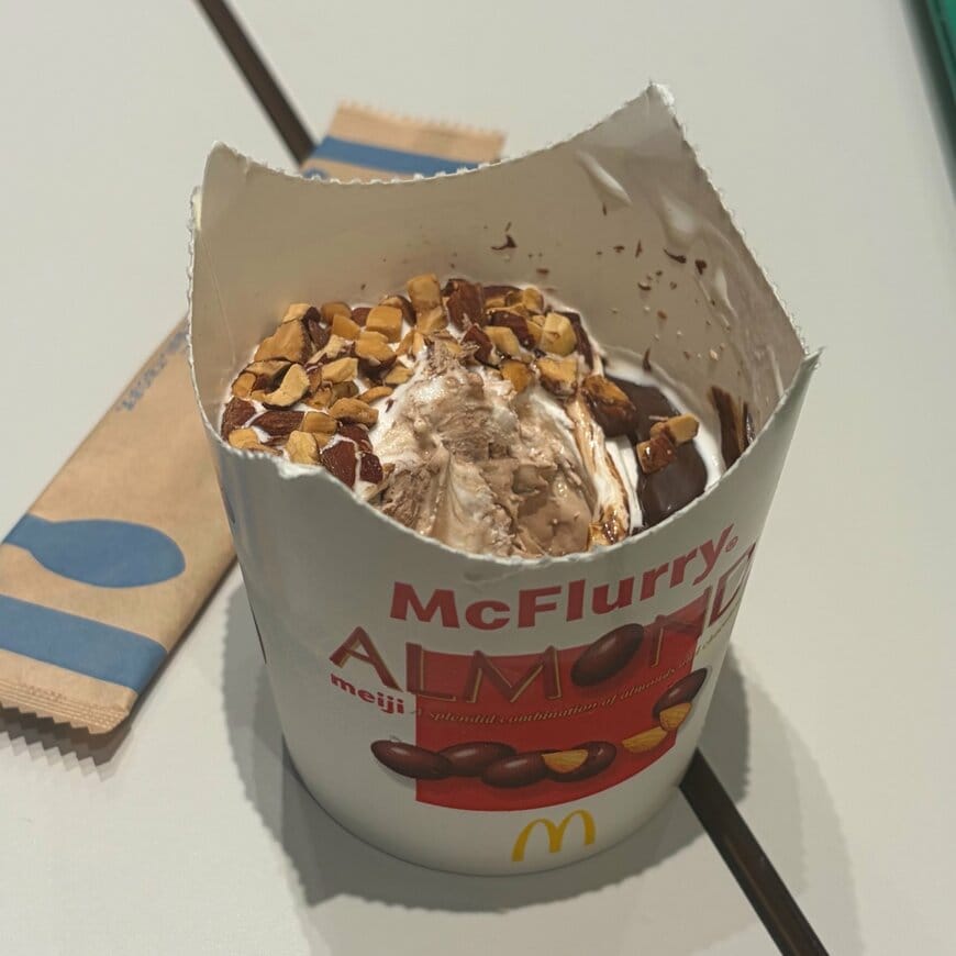 明治アーモンドチョコのマックフルーリー