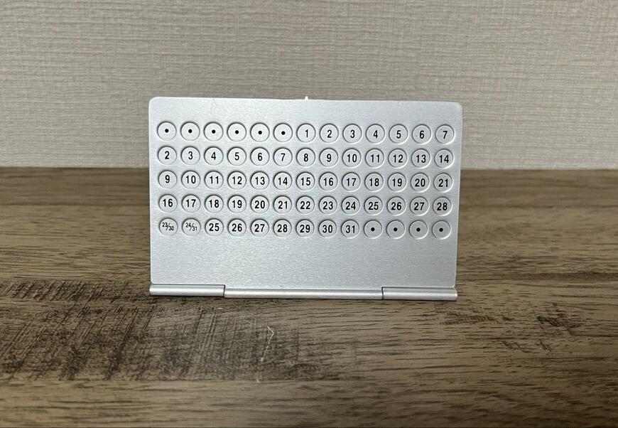 キャンドゥ、万年カレンダーアルミ製画像