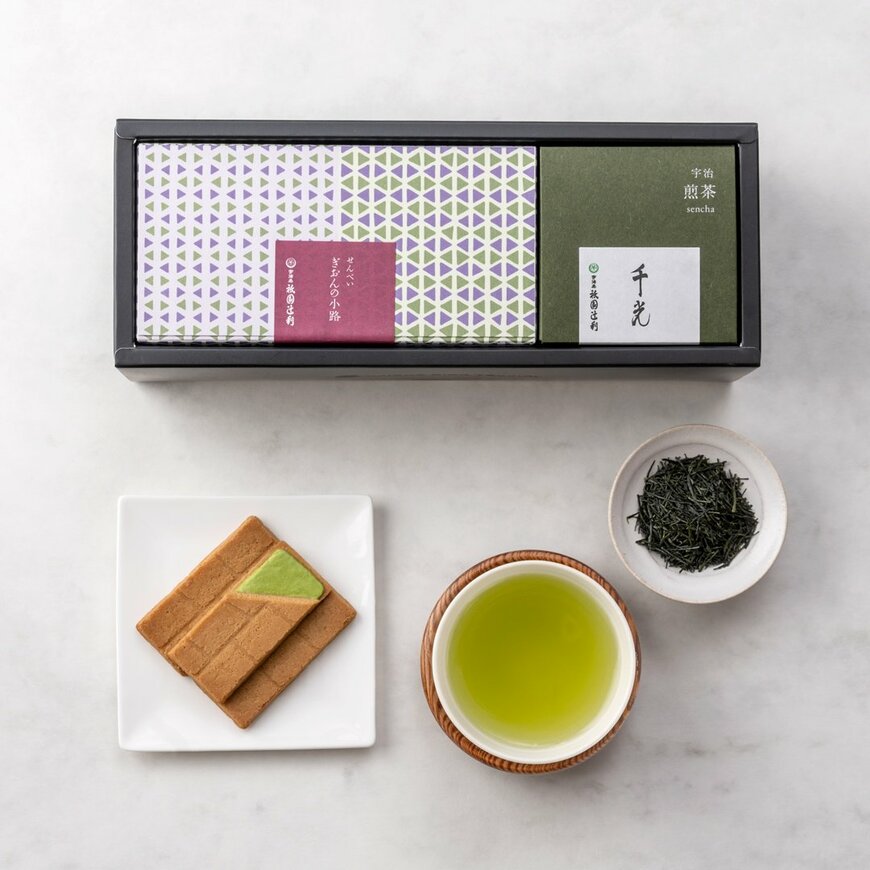 祇園辻利の「五山の送り火掛け紙付宇治茶抹茶菓子詰合せ」