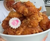 【静岡県×道の駅グルメ】富士山級のボリュームに目を疑う！「インパクト抜群のから揚げ丼」に驚きの声