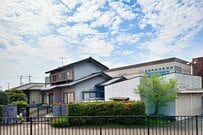 【来年から年金生活】65歳になる両親「持ち家と賃貸」で生活費はどう違う？高齢夫婦の87.6％は持ち家、借家全体の家賃は平均月5万9656円に