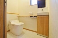 自宅のトイレに向かおうと廊下に出た母　小3息子の「想像の斜め上を行く行動」に思わず仰天