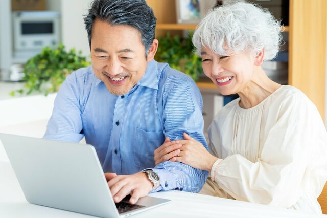 【65歳からの年金生活ってどんな感じ？】貯蓄額・年金収入・生活費の平均はいくら？