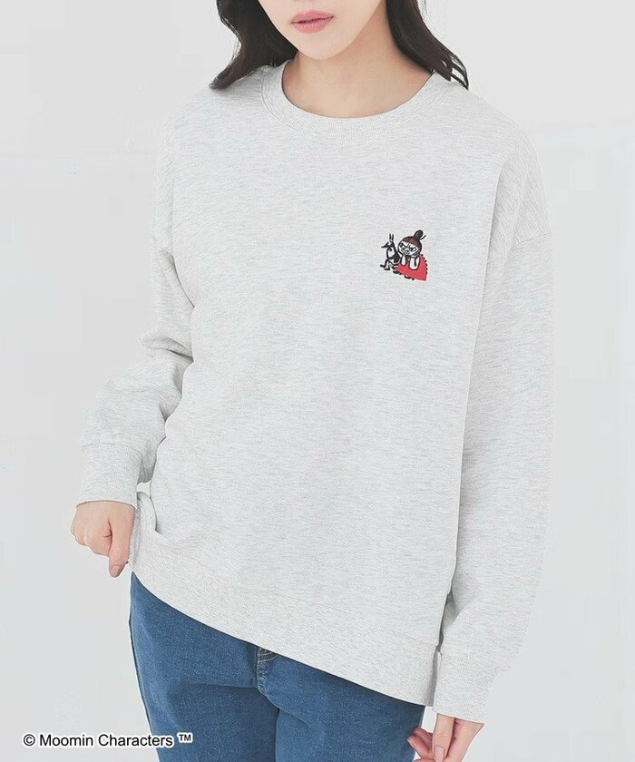 こちらは控えめなデザインで普段のコーディネートにも