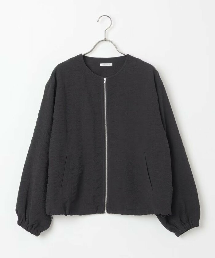 着心地が良く、裾の絞りでお好みのシルエットにアレンジできる！