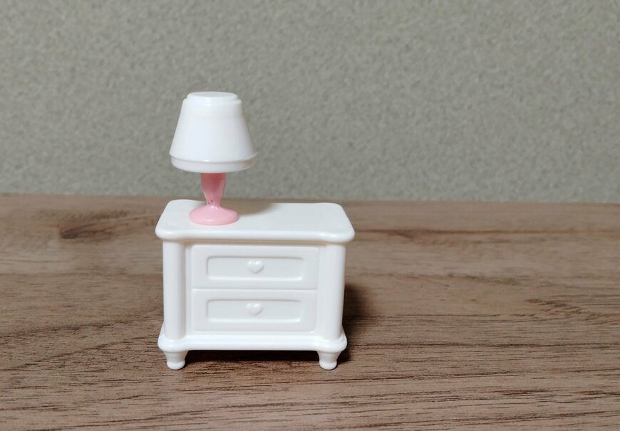 筆者撮影（キャンドゥ、ミニチュアベッド＆ドレッサー）