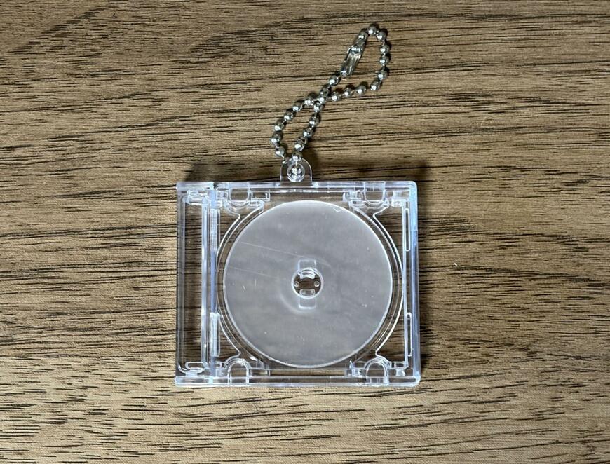 筆者撮影（セリア、CDケース風キーホルダー）