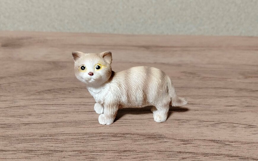 筆者撮影（ダイソー、レジン置物（マンチカン））