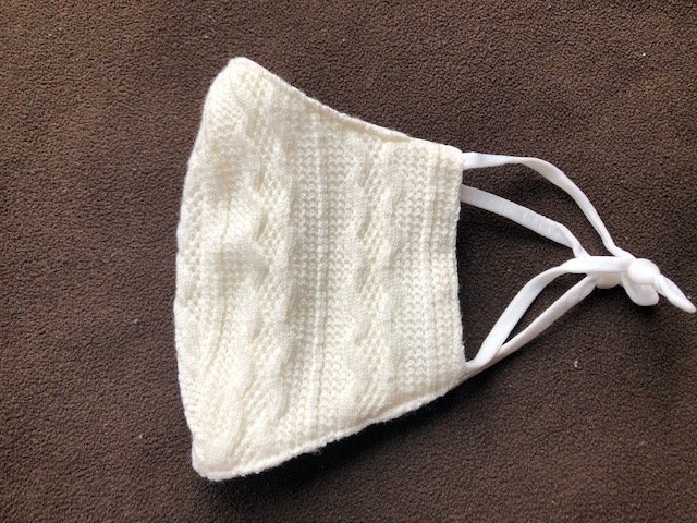 『抗菌　洗えてくり返し使える　ニットマスク』開封（筆者撮影）