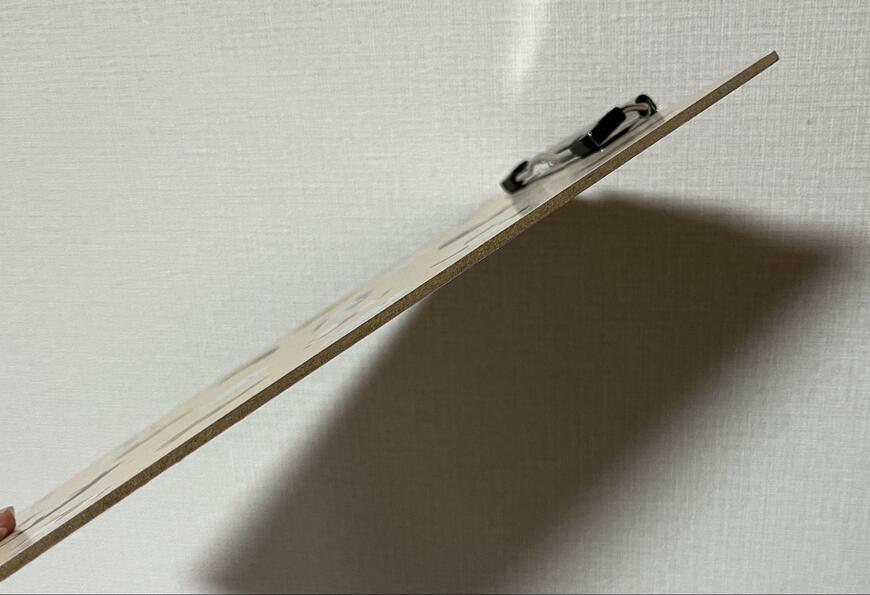 筆者撮影（セリア、A4 MDF クリップボード タテ ねこ）