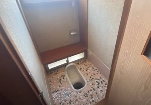 【お助けDIY】使えず困っていた汲み取り式トイレを水洗トイレに大変身！「相変わらずすごい」と話題