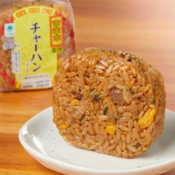 ファミリーマートの新商品:来来亭監修 チャーハンおむすび