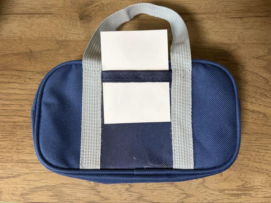 ダイソー、取手付ペンケース（グレー、ネイビー）の画像