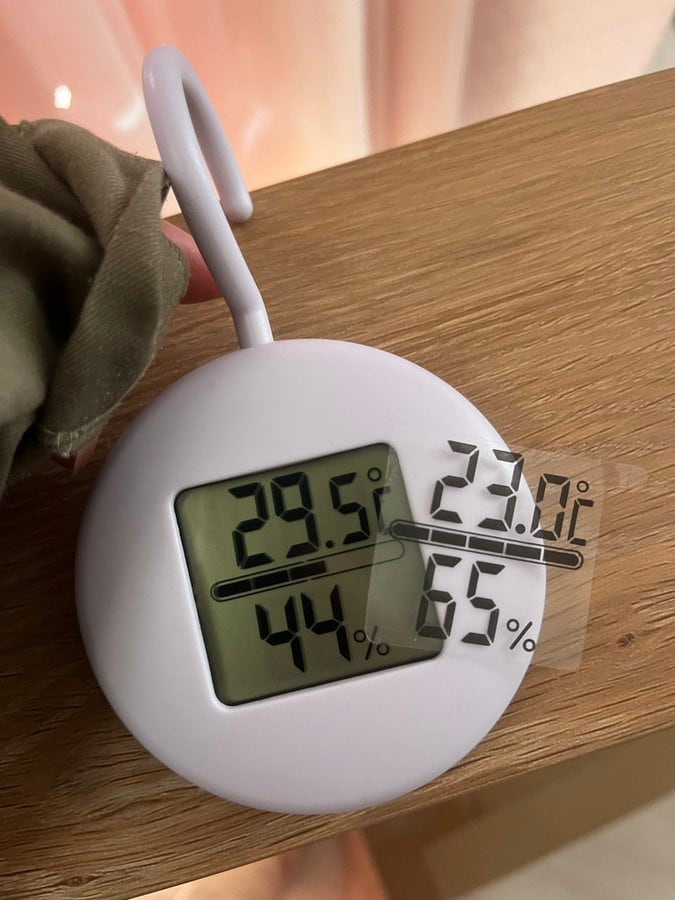 部屋に置いていた温湿度計