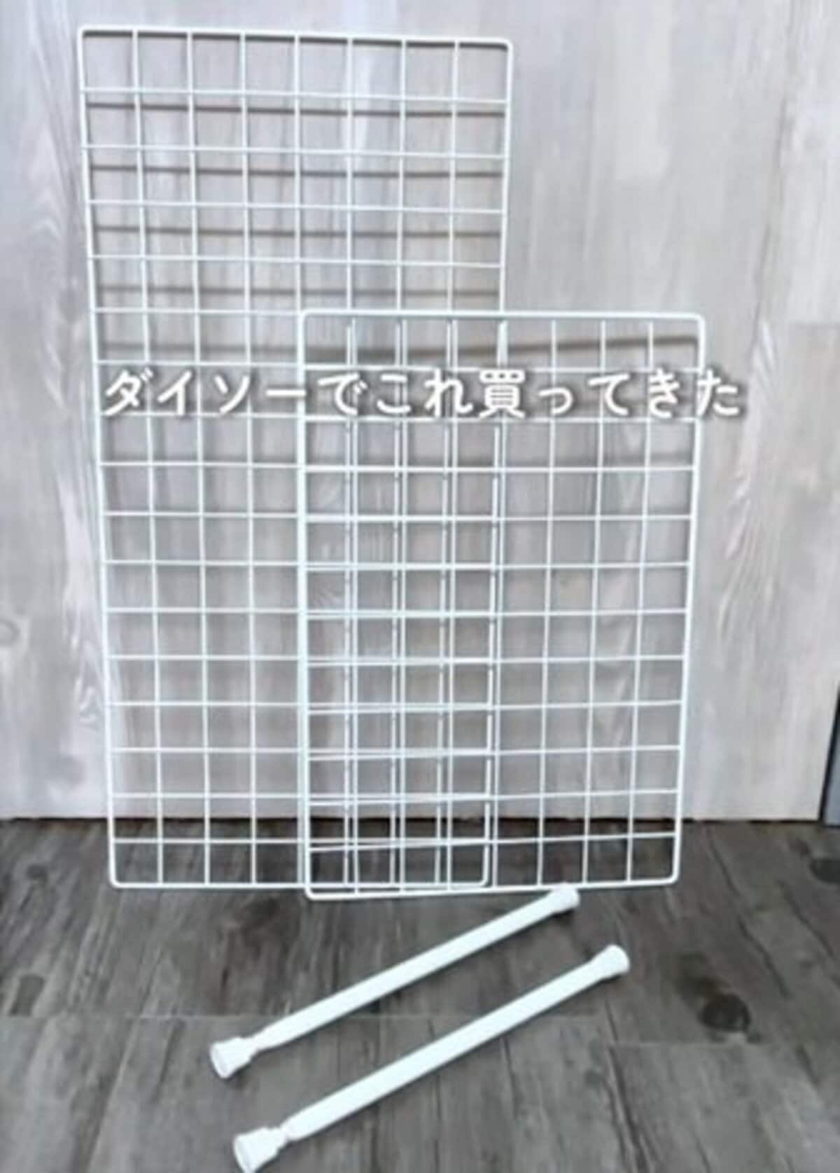 【100均DIY】ダイソーの「ワイヤーネット」と「突っ張り棒」で絡まるハンガーのイライラが一瞬で解消！神アイデアに目からウロコ わずか440円 ...