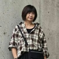 【60歳マダム】niko and…の〈チェックシャツ〉でスタイリッシュな秋コーデ