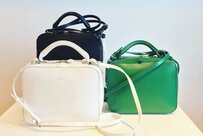 「きちんと感」と品を兼ね備えた「スクエアバッグ」4選