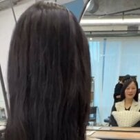 超ロングヘアを『ヘイリーボブ』へとバッサリカット。アイロンに頼らず再現しやすいスタイルに注目