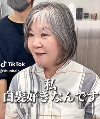 「白髪をいかした髪型に」マダムがプロにお任せのショートで大変身！垢抜けた姿に驚き