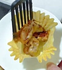 看護師の母が朝5時から息子のために作る【チキンチーズ焼き弁当】。おかずをぎっしり詰めてタコさんウインナーを飾ったお弁当が素敵