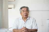 「生活苦しい」高齢者は5割超。4月から年金増額も実質目減り…【70歳代の夫婦世帯】平均貯蓄額・月の生活費・年金月額はいくらか