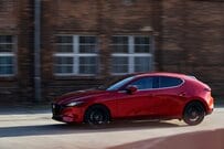 【MAZDA3の自動車税】スタイリッシュなCセグメント！マツダ「MAZDA3」の自動車税はいくら？主要グレードとパワートレイン別の税額や減税について詳しく解説
