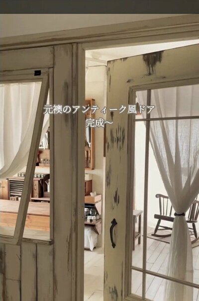 変身後のアンティーク風ドア