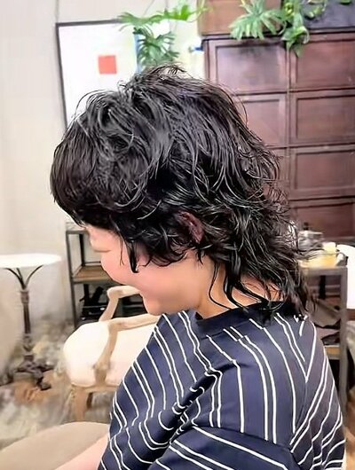 襟足の髪を長めに残したマレットヘアに！