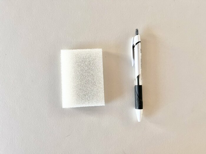 一般的なボールペンと比べた際の大きさ