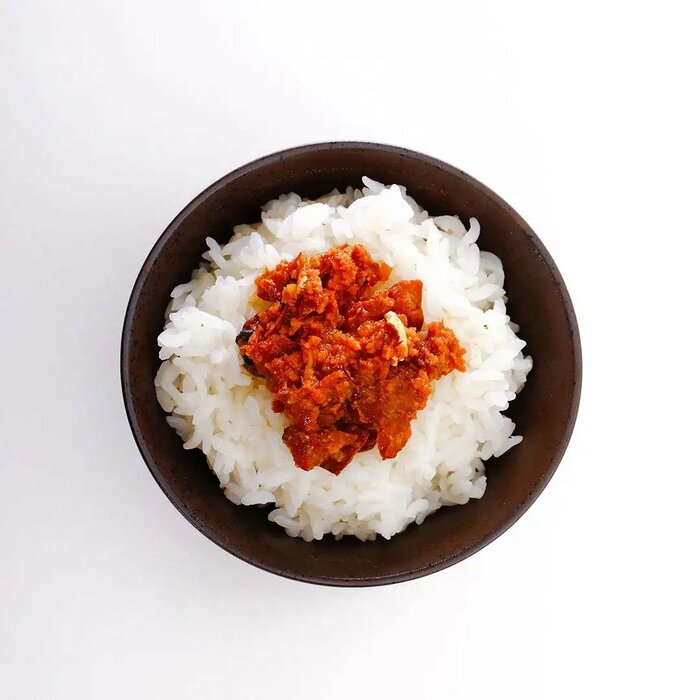 脂がのった鯖のほぐし身をやまや自慢の明太子で和えた、ごはんのお供の最強タッグ