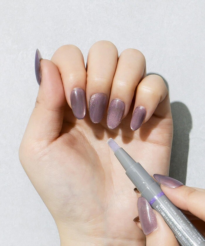 初心者でも扱いやすいスティックタイプのジェルネイル