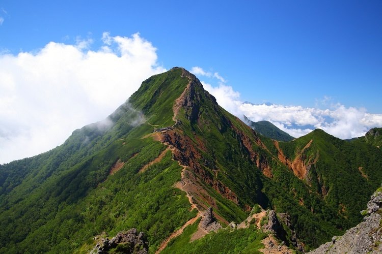 新たな祝日「山の日」は、なぜ8月12日ではなく11日になったのか？