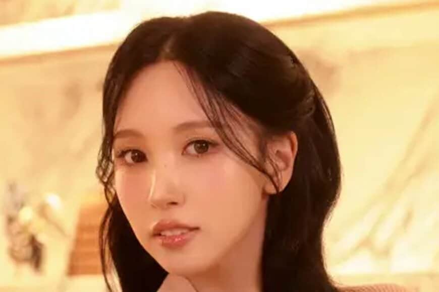 TWICE ミナ「フェンディ」ニットワンピ姿にSNSメロメロ「お嬢様が過ぎる」「違った雰囲気で…」