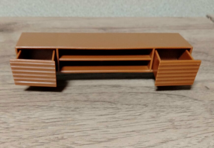 筆者撮影（山田化学株式会社、ミニチュア　テレビ台）