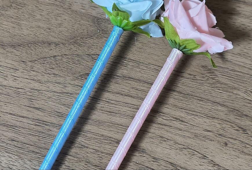 筆者撮影（セリア、油性ボールペン ローズ）