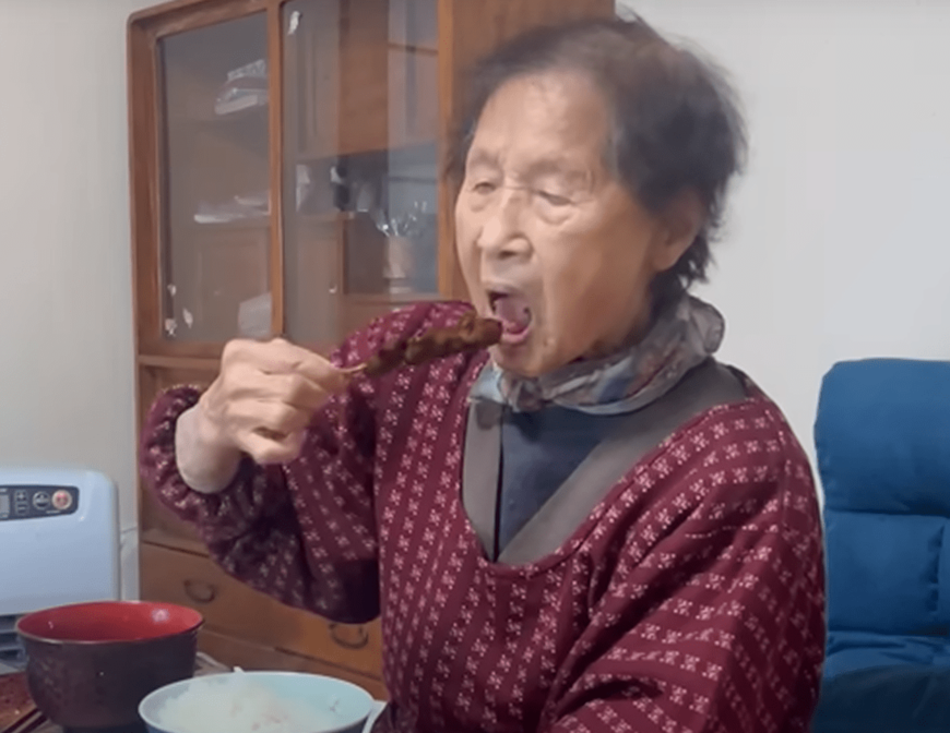 【きのえおばあちゃん1人前の夕ご飯】93歳1人前の夕ご飯「自分のために酢豚も作る」手際の良さが話題！