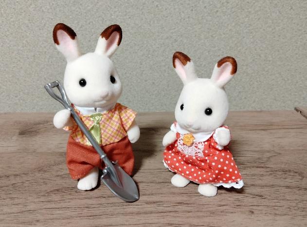 筆者撮影（山田化学株式会社、ミニチュア ショベル＆ヘルメット）