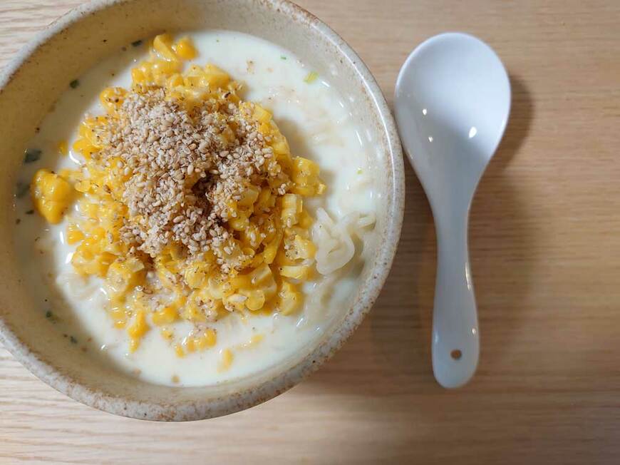 筆者作「冷たいコーン塩ラーメン」