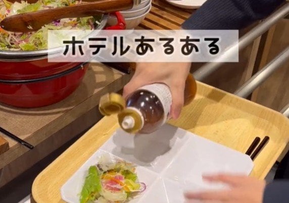 朝食ビュッフェできれいに盛り付けようとしたまさかの結果…「やらかしますよね」「それでも写真は撮る」