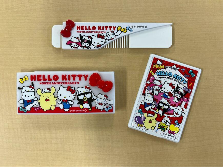 筆者撮影（セリア、スライドコーム M/X 50周年・アクセサリーケース M/X 50周年・スクエアスタンドミラー M/X 50周年）