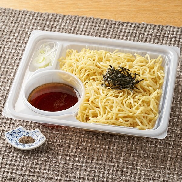 黒こしょうがアクセント大盛ざるらーめん