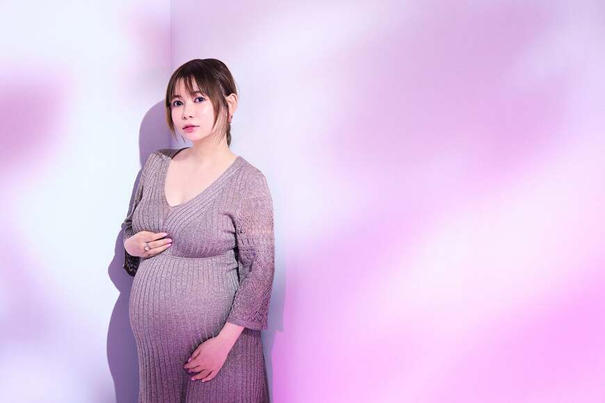 中川翔子のマタニティフォト Photo:Mika Ninagawa