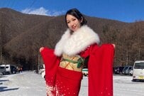 振袖姿の上品な女性が迎えた「成人式」　ワイルドな映像に驚きの声