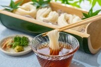 65歳以上の単身無職は「月平均約3万円の赤字」に…年金だけでは厳しい場合のサポート制度「年金生活者支援給付金」と「生活保護」の基本を解説