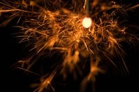 岸田首相、「年金世帯への追加給付金を検討している」…65歳以上リタイア夫婦世帯「貯蓄額・年金額・家計収支」はいくら？